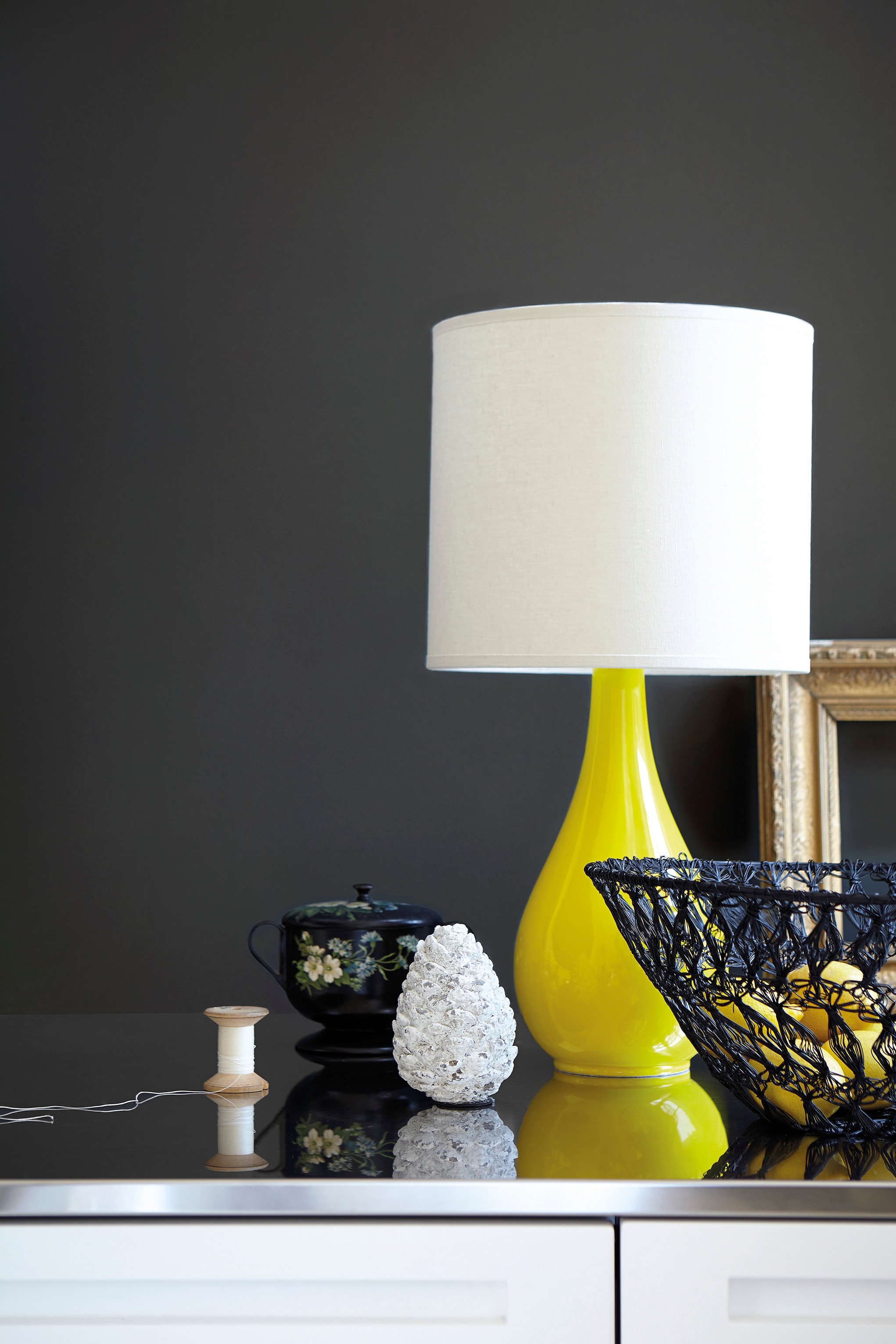 Lamp Black 228 Detail